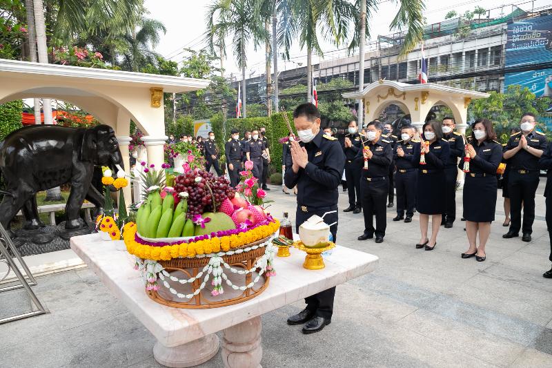 ภาพถ่าย ใช้ปุ่มลูกศร ซ้าย หรือ ขวา เลื่อนภาพถ่าย หรือปุ่มสามเหลี่ยมฉายภาพอัตโนมัติ  ถ้าต้องการบันทึกภาพ ใช้เมาส์คลิกขวาเลือกหัวข้อ  เป็นรูปภาพเป็น.. หรือ save as.. แสดงเต็มจอภาพ กุดปุ่ม F11 