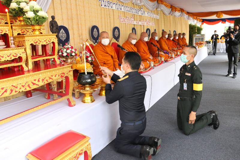 ภาพถ่าย ใช้ปุ่มลูกศร ซ้าย หรือ ขวา เลื่อนภาพถ่าย หรือปุ่มสามเหลี่ยมฉายภาพอัตโนมัติ  ถ้าต้องการบันทึกภาพ ใช้เมาส์คลิกขวาเลือกหัวข้อ  เป็นรูปภาพเป็น.. หรือ save as.. แสดงเต็มจอภาพ กุดปุ่ม F11 