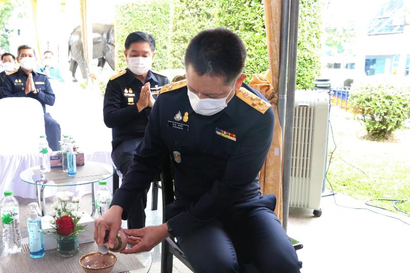 ภาพถ่าย ใช้ปุ่มลูกศร ซ้าย หรือ ขวา เลื่อนภาพถ่าย หรือปุ่มสามเหลี่ยมฉายภาพอัตโนมัติ  ถ้าต้องการบันทึกภาพ ใช้เมาส์คลิกขวาเลือกหัวข้อ  เป็นรูปภาพเป็น.. หรือ save as.. แสดงเต็มจอภาพ กุดปุ่ม F11 