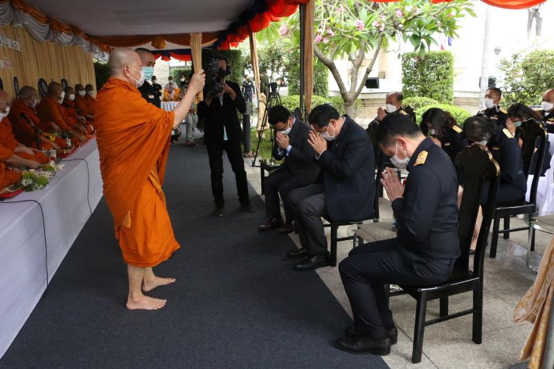 ภาพถ่าย ใช้ปุ่มลูกศร ซ้าย หรือ ขวา เลื่อนภาพถ่าย หรือปุ่มสามเหลี่ยมฉายภาพอัตโนมัติ  ถ้าต้องการบันทึกภาพ ใช้เมาส์คลิกขวาเลือกหัวข้อ  เป็นรูปภาพเป็น.. หรือ save as.. แสดงเต็มจอภาพ กุดปุ่ม F11 