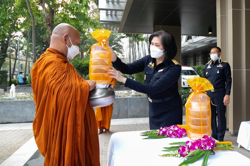 ภาพถ่าย ใช้ปุ่มลูกศร ซ้าย หรือ ขวา เลื่อนภาพถ่าย หรือปุ่มสามเหลี่ยมฉายภาพอัตโนมัติ  ถ้าต้องการบันทึกภาพ ใช้เมาส์คลิกขวาเลือกหัวข้อ  เป็นรูปภาพเป็น.. หรือ save as.. แสดงเต็มจอภาพ กุดปุ่ม F11 