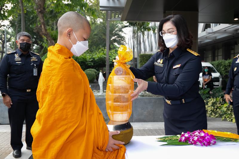 ภาพถ่าย ใช้ปุ่มลูกศร ซ้าย หรือ ขวา เลื่อนภาพถ่าย หรือปุ่มสามเหลี่ยมฉายภาพอัตโนมัติ  ถ้าต้องการบันทึกภาพ ใช้เมาส์คลิกขวาเลือกหัวข้อ  เป็นรูปภาพเป็น.. หรือ save as.. แสดงเต็มจอภาพ กุดปุ่ม F11 